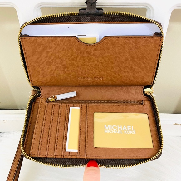 Michael Kors Jet Set Travel Large Flat Phone Case - Picture 7 of 10